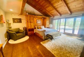 Gaia Getaway (Master Suite) allows 18 year olds to book a room