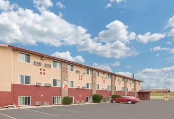 Super 8 by Wyndham Worthington Minnesota has Smoking rooms