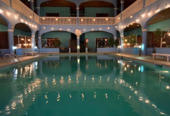 Toro Blanco has Balcony rooms