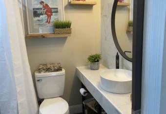 1107 Wesley has Balcony rooms