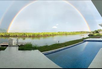 Lake Side Villa has Balcony rooms