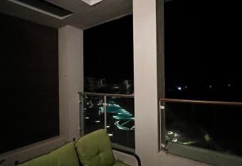 Sifah              has rooms with a private hot tub