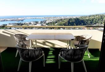 Stay In Tahiti- Bel F3 moderne avec magnifique vue Panoramique sur Papeete allows 18 year olds to book a room