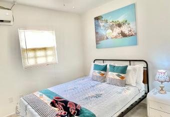 Cozy 2-bedroom apartment in Venetian Road has Balcony rooms