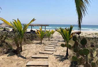 Villa Palmeras Puerto Escondido Beachfront has Balcony rooms