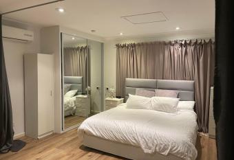 St Clair Studio - Quiet & Private allows 18 year olds to book a room