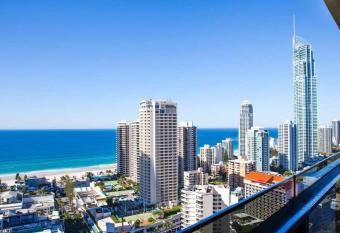 Spacious Ocean View Highrise Wifi Netflix SpaBath has rooms with a private hot tub