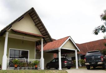 Poolhomestay Raudhah Intan has Balcony rooms
