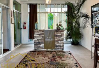 Hibbard Inn has Balcony rooms