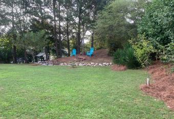 Happy Place has rooms with a private hot tub