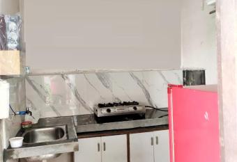 LAXMI GIRLS PG - LUDHIANA allows 18 year olds to book a room