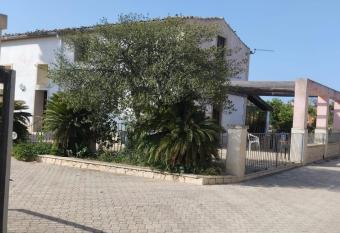 Casale Ugo has Balcony rooms