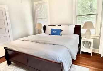 Lovely Large 1 Bedroom Duplex allows 18 year olds to book a room