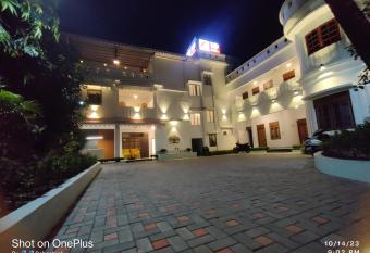 Hotel Insta 18 has Smoking/Balcony rooms