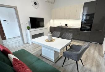 NO 21 Apartment I Ko  ice allows 18 year olds to book a room