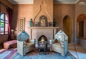 Palais Hassoun Marrakech has rooms with a private hot tub