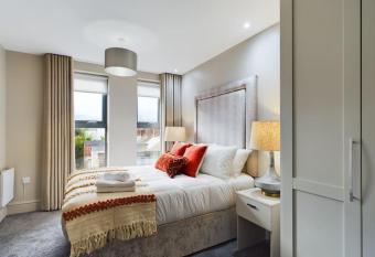 Balmoral Apartment on Lisburn Road by Lesley has Balcony rooms