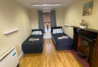 Town Centre 5 Bedroom Hostel allows 18 year olds to book a room
