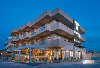 Yianna Caravel has Balcony rooms