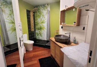 Nid douillet plein de charme avec Parking gratuit has Balcony rooms