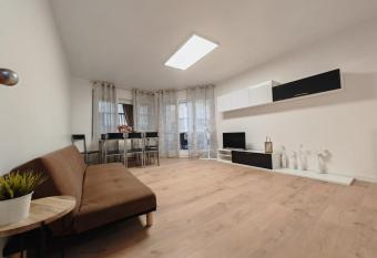 APARTAMENTO 2   L  NEA DE MAR EN SEGUR DE CALAFELL has Balcony rooms