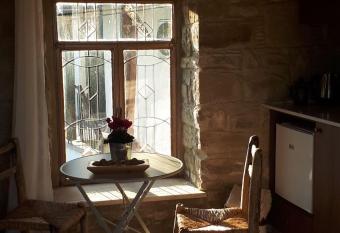 MorfoullasHouse has Balcony rooms