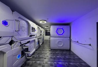 MY SPACE SEMPORNA allows 18 year olds to book a room