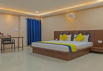 Itsy By Treebo - Kashi Grand, BHU has Smoking rooms