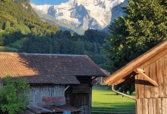 Mountain - Lake Apartment 3 allows 18 year olds to book a room