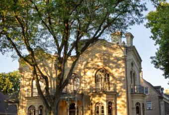 Mansion Hill Inn has Balcony rooms