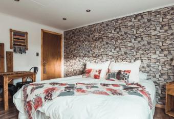 Hostal Lago C  ndor allows 18 year olds to book a room