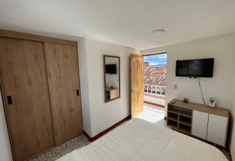 Casa Blanca Hostal has Balcony rooms