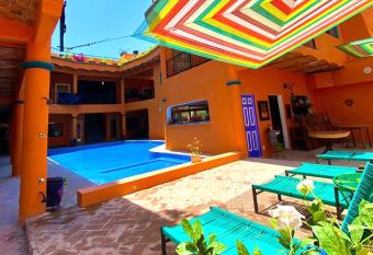 Boutique del Sue  o allows 18 year olds to book a room