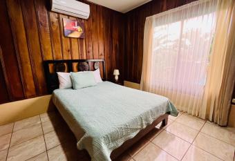 Caba  as del Norte has rooms with a private hot tub