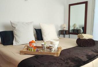 Casita Brillante allows 18 year olds to book a room