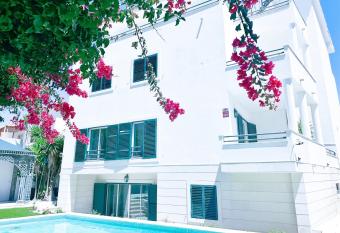 Yo-House has Balcony rooms