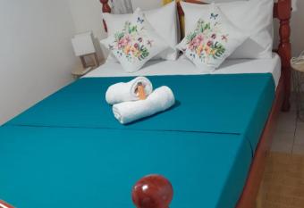 Vil AJ allows 18 year olds to book a room