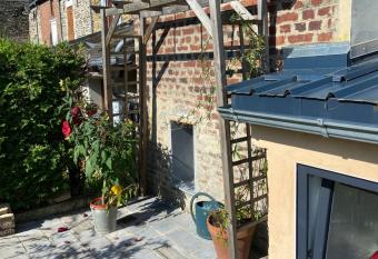 gite le CARMEL has Balcony rooms