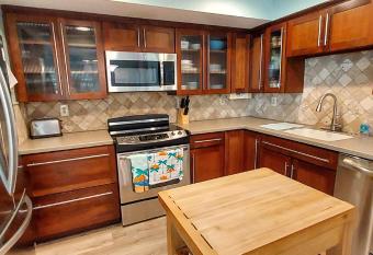 Sandcastle Hideaway, near the beach & St.Augustine has Balcony rooms