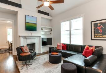 Stroll Downtown from Charming Oakwood Oasis has Balcony rooms