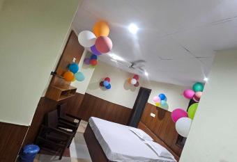 OYO Hotel Star Inn allows 18 year olds to book a room