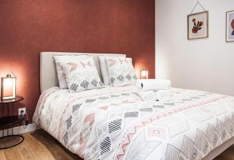 Le Vintage- Gare/centre, tout   quip  , refait    neuf, climatisation has Balcony rooms