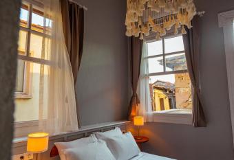 Ivy Ayval  k Butik Otel allows 18 year olds to book a room