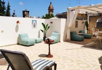 Suite San Giovanni has Balcony rooms