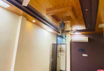 Shree sai guest house has Smoking rooms