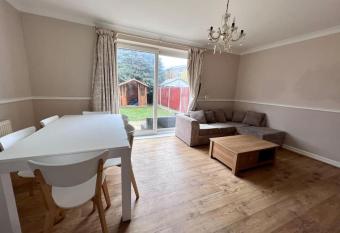 4 bed house, super location. has Balcony rooms