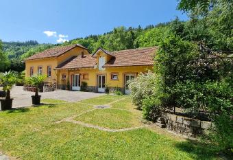 DOMAINE DES GRAVIERS has Balcony rooms