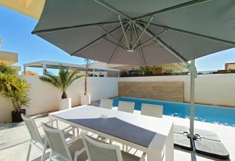 Neubauvilla mit Pool Los Montesinos has Smoking/Balcony rooms