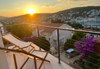 Sea View Apartment has Balcony rooms