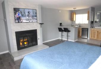 Sierra Inn has Balcony rooms